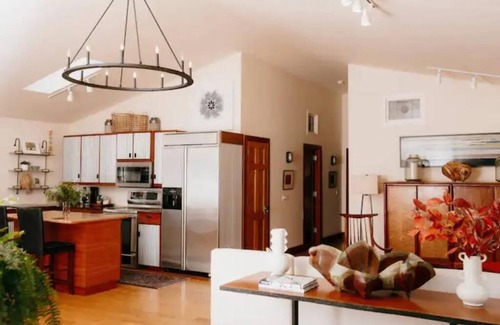 Cookeville House | Modern Downtown Home with Breakfast and Top Guest Rating