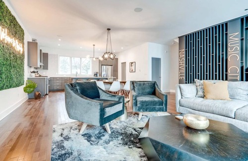 North Nashville House | Downtown Retreat with 10 Beds and Free Parking