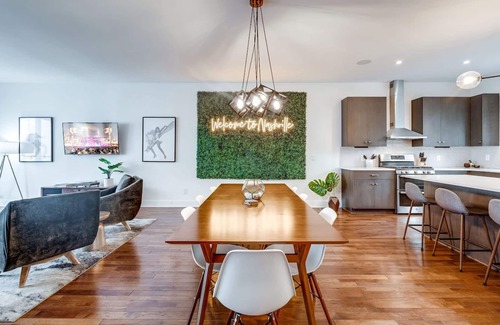 North Nashville House | Downtown Retreat with 10 Beds and Free Parking