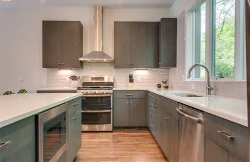 North Nashville House | Downtown Retreat with 10 Beds and Free Parking