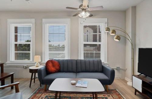 Brazos Apartment | Modern Downtown Apartment with King Bed & Child-Friendly Amenities