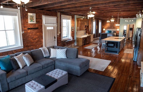 Central Business District Apartment | Historic Downtown Lynchburg Loft with Parking & Pet-Friendly