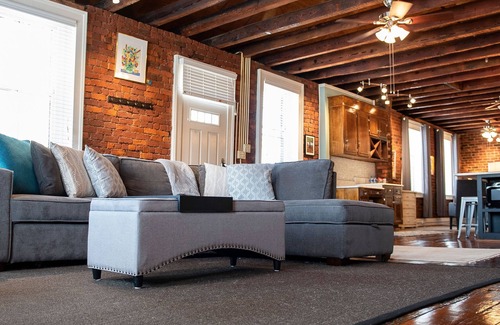 Central Business District Apartment | Historic Downtown Lynchburg Loft with Parking & Pet-Friendly