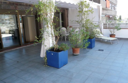 Plaza de Toros-Doctores-San Lazaro Apartment | Prime Location with Pool and Garden | Rated 9.8 by Guests