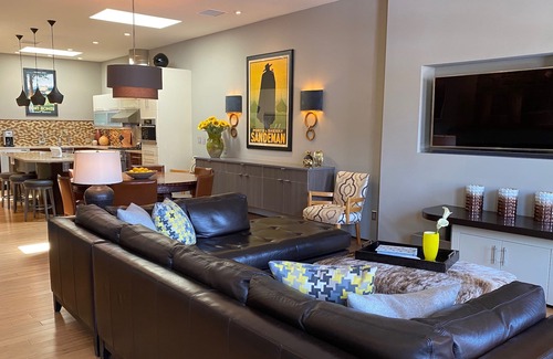 Historic Downtown Durango Apartment | Elegant Downtown MainStreet Penthouse with Spa and Parking