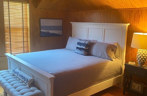 Historic Downtown Manteo House | Top-Rated Downtown Manteo Studio with Oceanfront Views