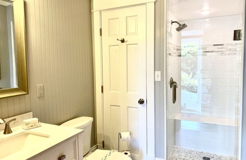 Manteo House | Discover Downtown Manteo with Oceanfront Secret Garden