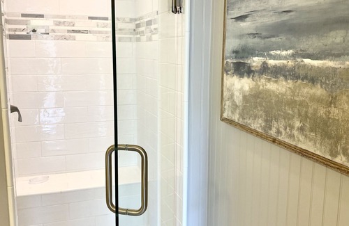 Manteo House | Discover Downtown Manteo with Oceanfront Secret Garden