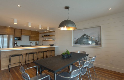 McCall Condo | Inviting Downtown McCall Lakefront Condo with Pool & Beach