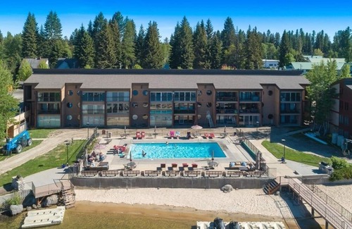 McCall Condo | Inviting Downtown McCall Lakefront Condo with Pool & Beach