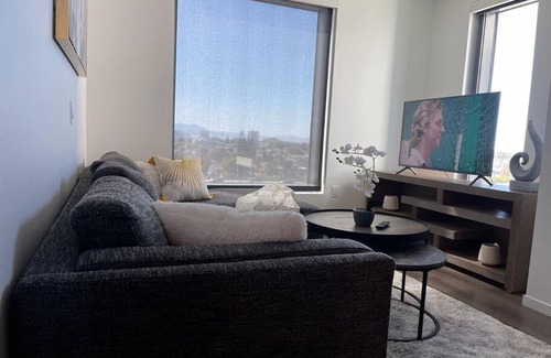 Temescal Apartment | Modern Urban Escape with Scenic Views and Family Amenities
