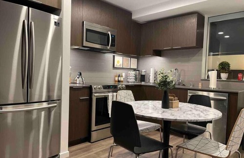 Temescal Apartment | Modern Urban Escape with Scenic Views and Family Amenities