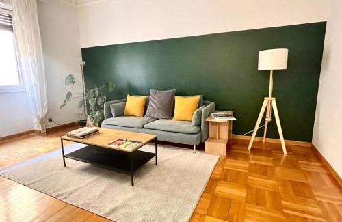 Porta Venezia Apartment | Downtown Milan Chic Apartment - Quiet Retreat with Free WIFI & Air Conditioning