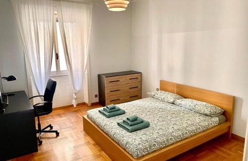 Porta Venezia Apartment | Downtown Milan Chic Apartment - Quiet Retreat with Free WIFI & Air Conditioning