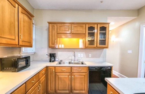 Columbus House | Convenient Downtown Bungalow near Riverwalk & Broadway