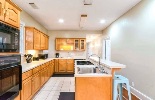 Columbus House | Convenient Downtown Bungalow near Riverwalk & Broadway