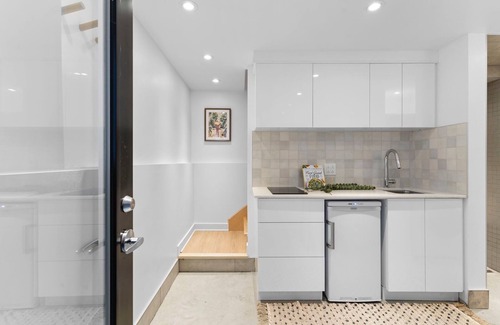 Downtown Montreal House | Exclusive Tiny House Retreats in Downtown MTL Await You