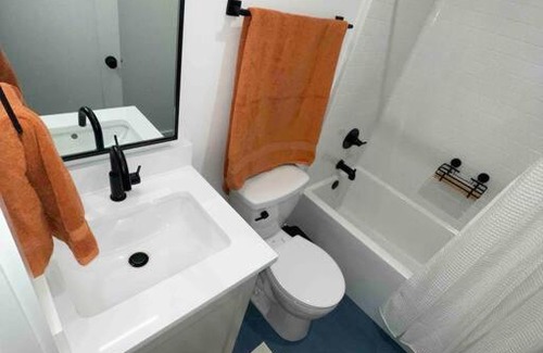 Mid City North Villa | Family-Friendly Downtown Retreat: Sleeps 14, Perfect for Groups