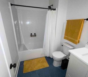 Mid City North Villa | Family-Friendly Downtown Retreat: Sleeps 14, Perfect for Groups