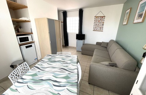 La Tranche-sur-Mer House | Oceanfront Villa La Tranche-sur-Mer for 4 with Spa & Kitchen