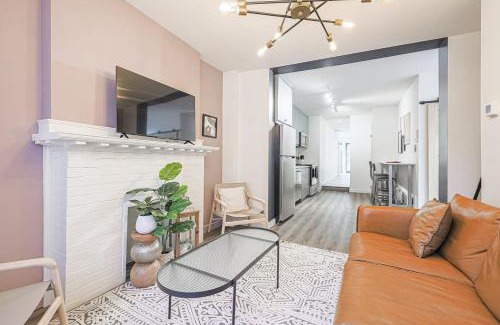 Parkdale Apartment | Relaxing Retreat in Downtown Toronto: 4-Star Getaway