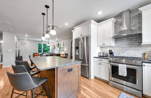 Asheville Villa | Top-Rated Townhome with Kitchen and Family-Friendly Amenities