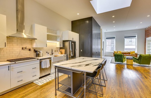 Downtown Omaha Condo | Top-Rated Downtown Omaha Retreat with Deck & Gas Grill