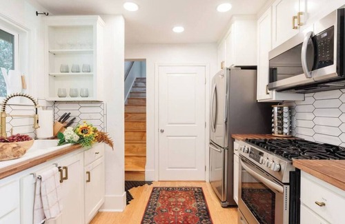 Chico House | Elegant Downtown Penthouse Loft with Gourmet Breakfast