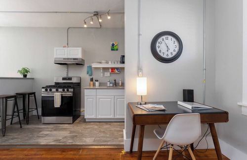 Central City Apartment | Pet-Friendly Studio in Corpus Christi with Spa & Breakfast