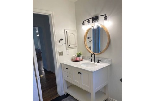 Prosper House | Downtown Prosper Ranch Style Home- Corporate/30 Day Rentals