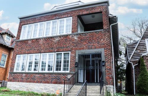 Livingston Park Apartment | Downtown Retreat: 2BR Oasis for Families and Pets