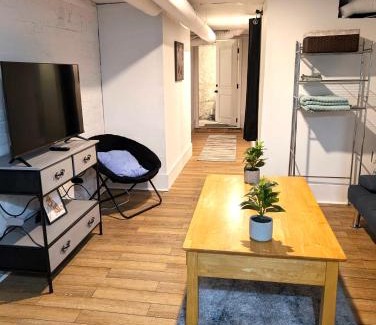 Livingston Park Apartment | Pet-Friendly Downtown Retreat - Cozy Basement Getaway
