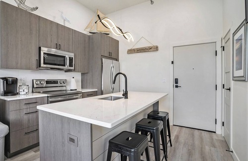 South Haven Condo | Exceptional Downtown Riverfront Condo Steps from Dining & Nightlife