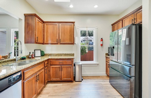 Downtown Riverside House | Rated 10/10: Downtown Riverside - Pet & Child Friendly Stay