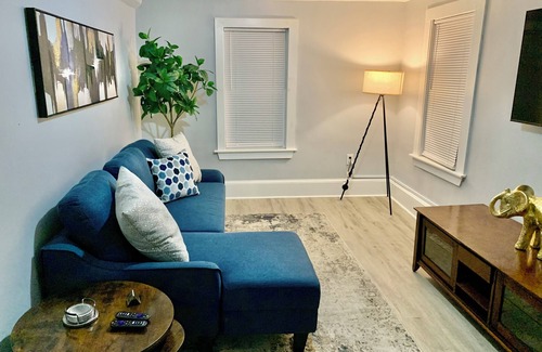 Roanoke House | Pet-Friendly Retreat in Downtown Roanoke for Families