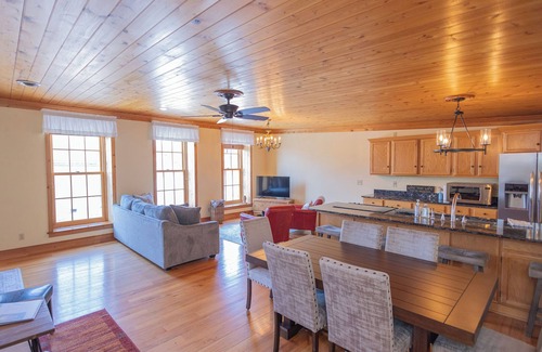 Mineral Point House | Downtown's Best View at Howdle's Retreat