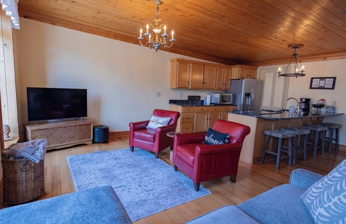 Mineral Point House | Downtown's Best View at Howdle's Retreat