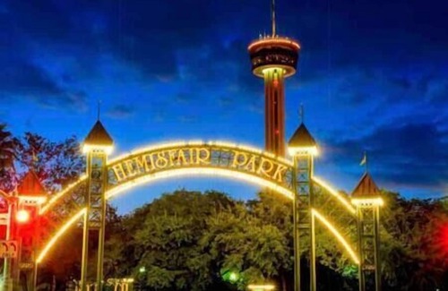 Denver Heights Apartment | Cozy 2 BR Apartment in Central Downtown SA with Breakfast