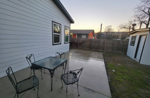 Historic Garderns House | Downtown SA Home 1 block from Alamodome, minutes from Downtown/Pearl/Southtown