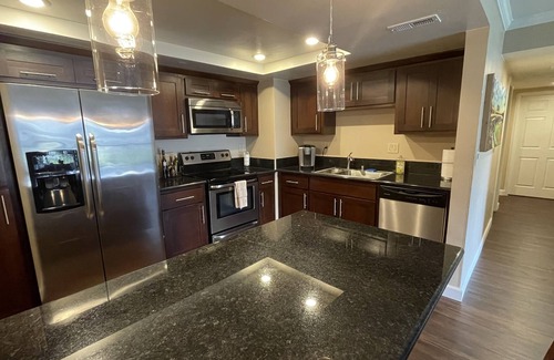 Downtown Sacramento Condo | Downtown Sac High Rise Condo with Pool & Spa Amenities
