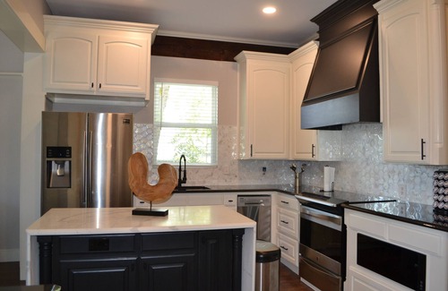 Historic Garderns House | Cozy Downtown San Antonio 3BR with Free Parking & Kitchen