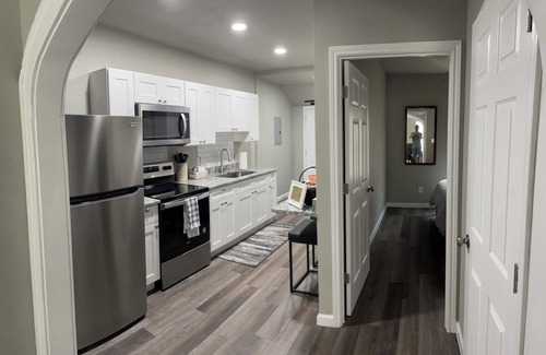 Highland Park Apartment | Downtown San Antonio/Highland Park, Cozy 1-bedroom, WiFi, AC, washer/dryer, 202