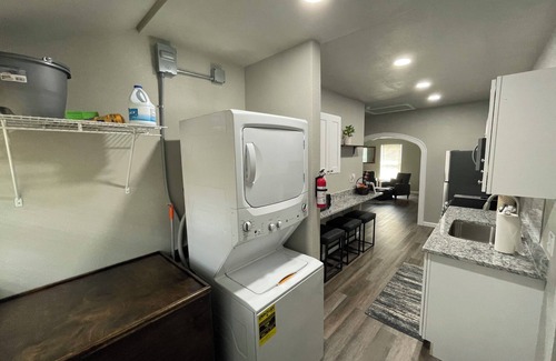 Highland Park Apartment | Downtown San Antonio/Highland Park, Cozy 1-bedroom, WiFi, AC, washer/dryer, 202
