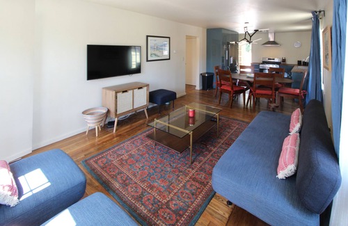Oak Park House | Convenient Downtown Santa Barbara Hotel with King Beds