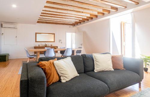 Santa Maria Maior Apartment | Inviting Downtown Seaview Apartment with Oceanfront Views