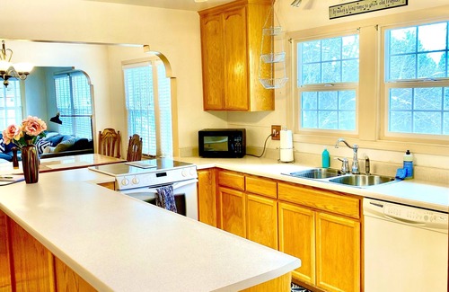 Mount Shasta House | Guest Rated: 9.8 - 5 Bedroom Retreat in Downtown Mt. Shasta