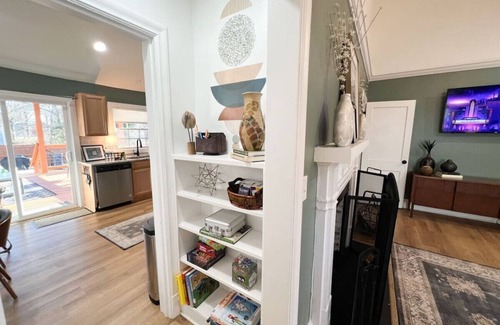 Spartanburg House | Historic Downtown Home: Pet Friendly & Ideal for Families