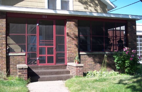 Saint Joseph Cottage | Experience Downtown St. Joseph - Walk to All Attractions!