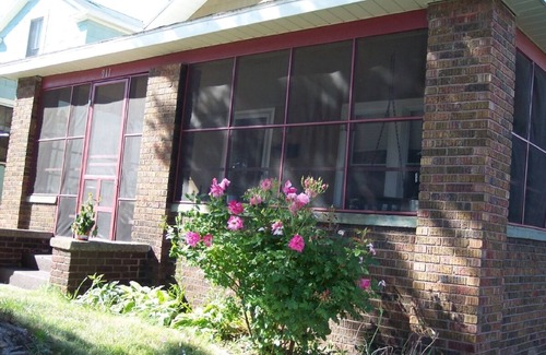 Saint Joseph Cottage | Experience Downtown St. Joseph - Walk to All Attractions!