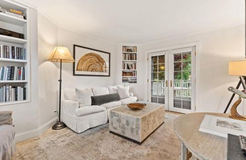 Newburyport House | Discover The Garden Downtown: Steps from the Waterfront